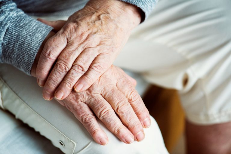 Pessoa com Alzheimer poderá ter isenção de Imposto de Renda sobre aposentadoria