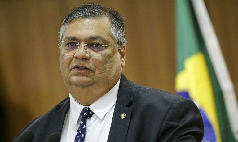 Flávio Dino manda que Governo execute ação emergencial para conter queimadas na Amazônia e Pantanal