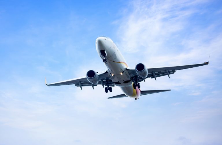 Alitalia é condenada a indenizar por cancelar voo internacional e deixar passageiro sem assistência