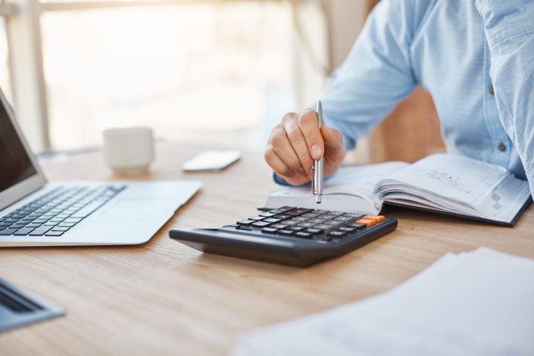 Empresa pode descontar aviso-prévio quando empregado pede demissão para assumir novo emprego