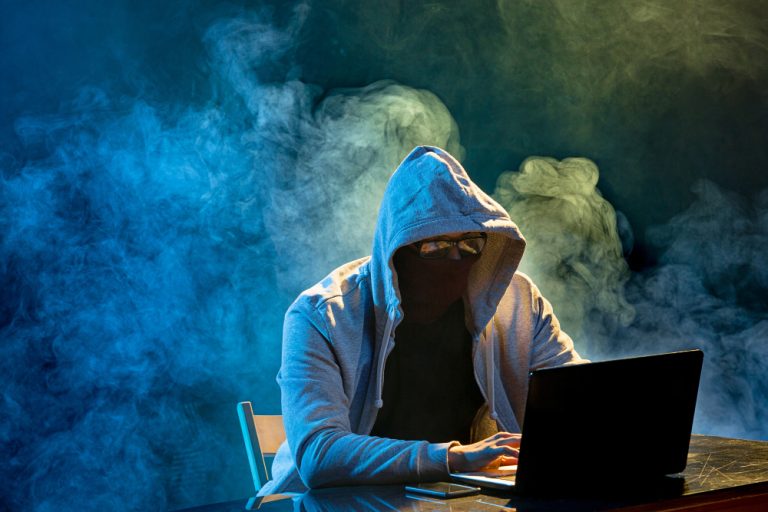 Instagram deve indenizar dona de conta hackeada