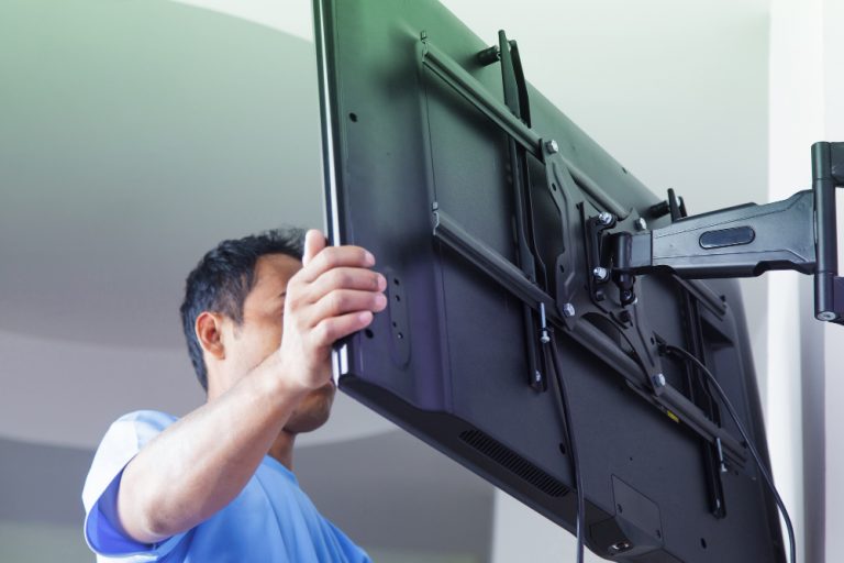 Philco deve indenizar consumidor que levou TV várias vezes na assistência técnica