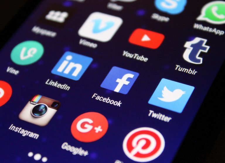 Divulgação de mensagens ofensivas através da internet gera dano moral