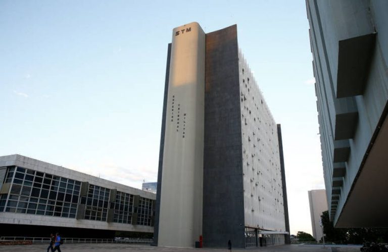 STM abre prazo de defesa e inicia ação que pode levar à perda da patente de Jair Bolsonaro