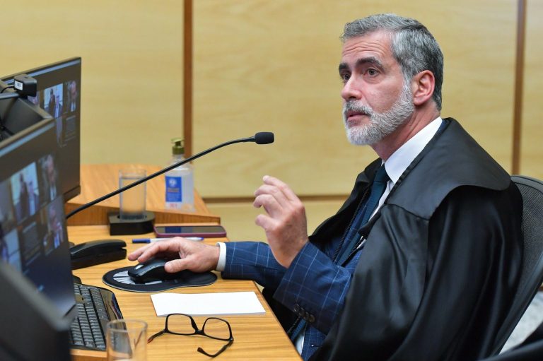 Jogar a culpa no vizinho durante interrogatório não permite aumentar pena-base do réu