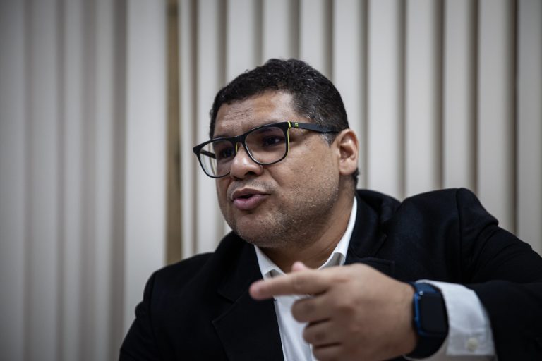 Tempo útil perdido pela pessoa tentando resolver problemas bancários deve ser indenizado