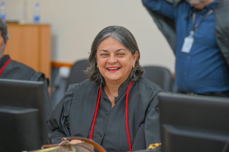 Com erro grosseiro, questão que ofende edital deve ser anulada, fixa decisão