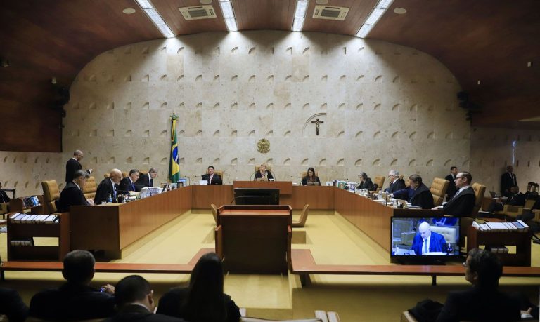 STF decide que Congresso deve regulamentar a licença-paternidade