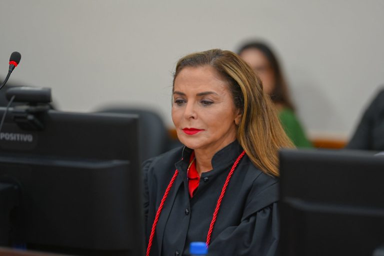 Justiça supera entendimento  e fixa que Defensoria pode receber honorários do Estado