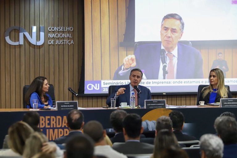 Ministro Barroso defende educação midiática para fazer frente a notícias falsas