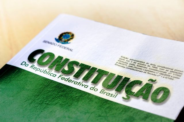 CONSTITUIÇÃO