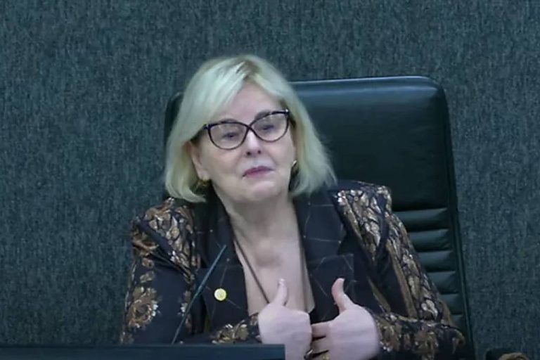 Rosa Weber se emociona em sua despedida do CNJ na última sessão sob sua presidência
