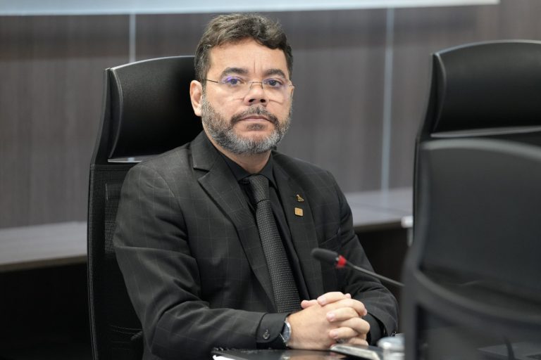 Corregedor nacional afasta promotor que ofendeu advogada em audiência