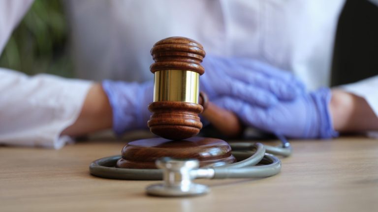 Peritos, Médicos e Odonto-Legistas do Estado asseguram cautelar para promoção no Amazonas