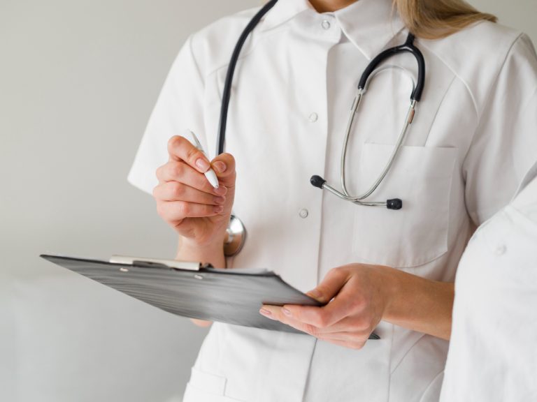 Médica obtém o direito de pagar parcelas do FIES após término de programa de residência