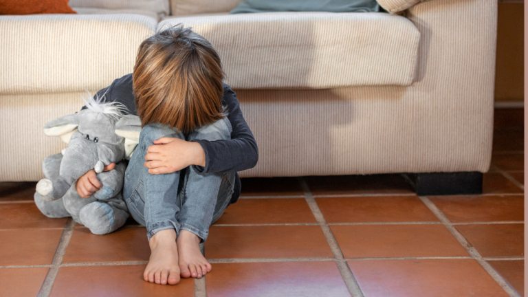 Justiça condena pais por agressão praticada pelo filho adolescente a uma criança