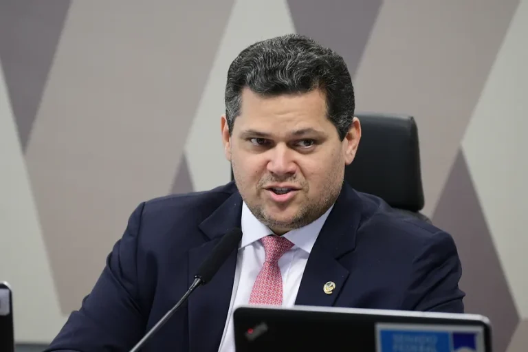 Alcolumbre avalia manter ou anular votação da CPI do INSS sobre quebra de sigilo de Lulinha