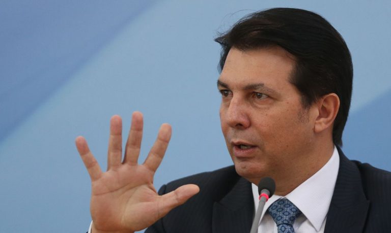 CPMI: Maia é questionado por desmarcar depoimento de Braga Netto