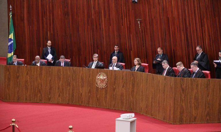 TSE inicia julgamento de Bolsonaro por abuso de poder político