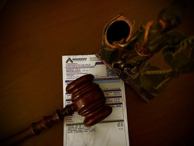 Consumidor que não transfere a titularidade da energia deve assumir débitos em caso de pendência