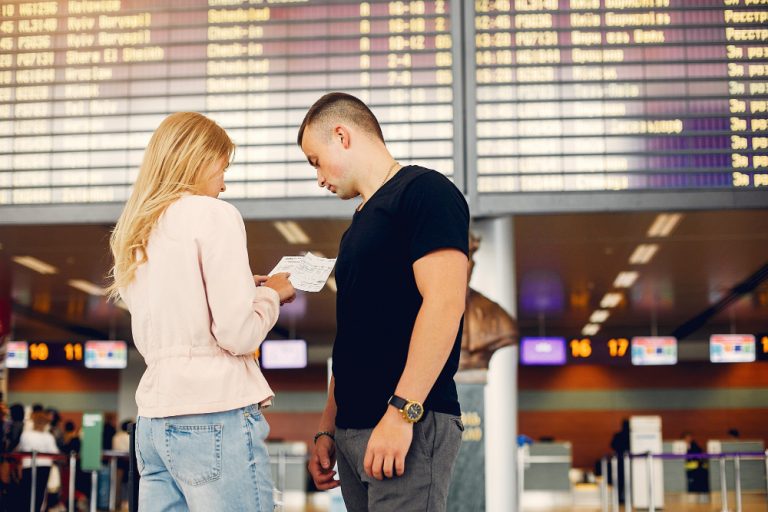 Cia aérea indenizará casal por atraso de 11 horas para finalmente deixá-los no destino
