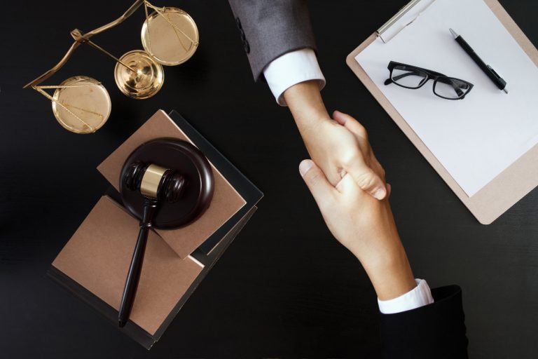 Advogado que reteve dinheiro de cliente no Amazonas é condenado a indenizar