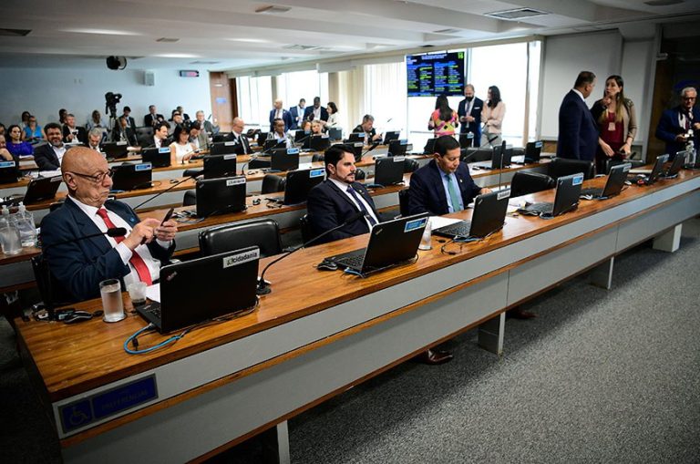 PEC que limita decisões individuais de Magistrados é aprovado no Senado