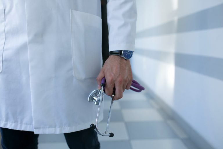 Estudante de Medicina obtém antecipação de formatura para entrar no Mais Médicos