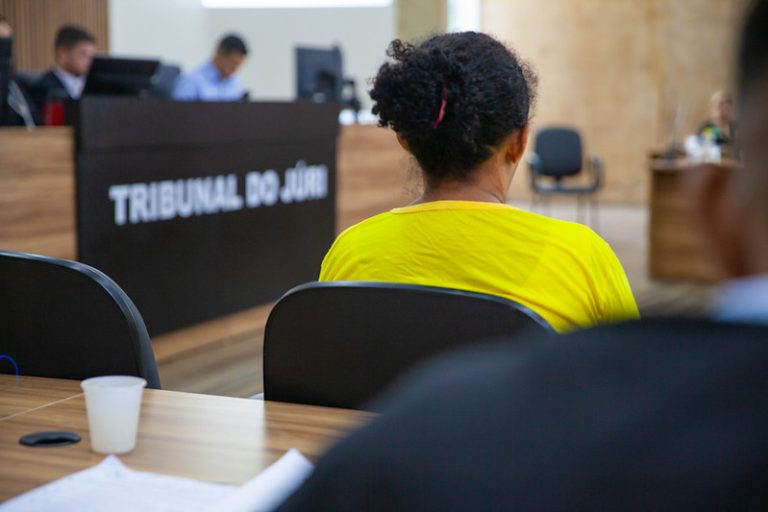 Tribunal do Júri condena dois réus por matar mulher em Manaus