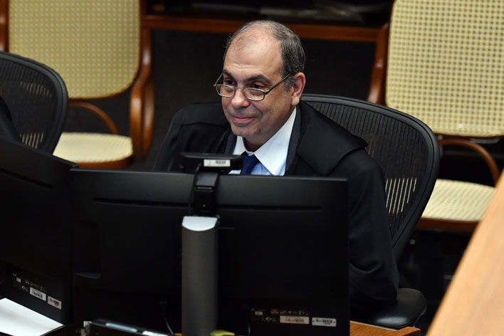 Indenização mínima decorrente do crime  por danos morais à pessoa jurídica depende de prova