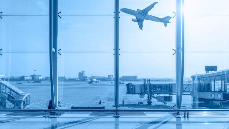 Cliente deve ser indenizada após agência de turismo não cumprir contrato de pacote de viagem