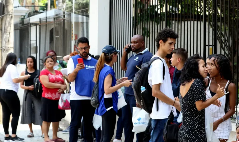 PF identifica suspeitos de vazar provas do primeiro dia do Enem