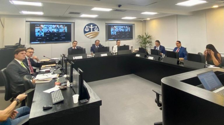 STJD majora pena de técnico por ofensas a homofobia