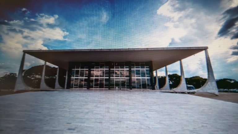 Maioria do STF reafirma validade de resolução do TSE contra fake news