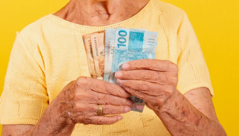 Banco pagará dano moral a aposentada por reserva de margem consignável não autorizada