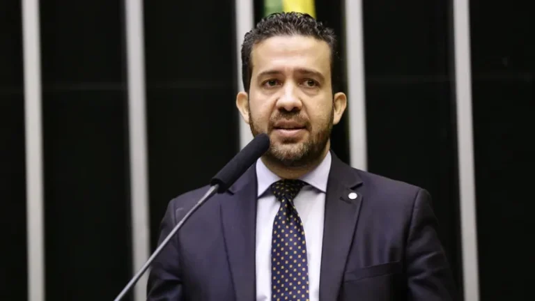 Supremo abre inquérito para investigar Janones