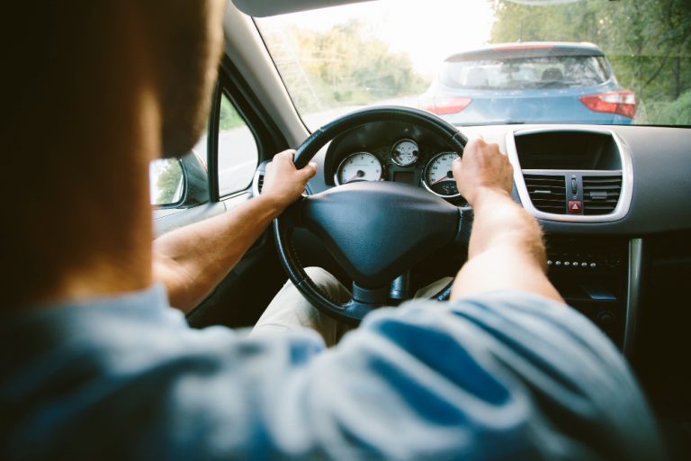 Motorista deve ser processado por apropriação no lugar onde usou o carro como se fosse seu