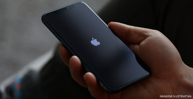 Adquirir celular da Apple sem o carregador não ofende moral sem a prova dos danos, fixa Turma