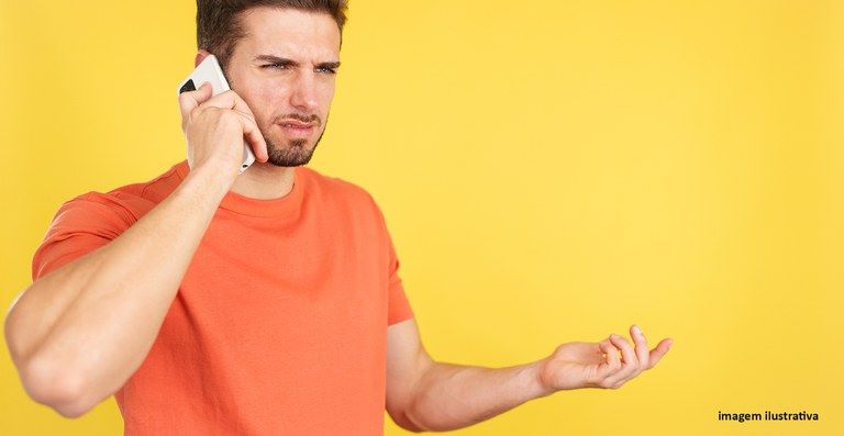 Operadora de telefonia deve indenizar cliente por cobranças indevidas após portabilidade