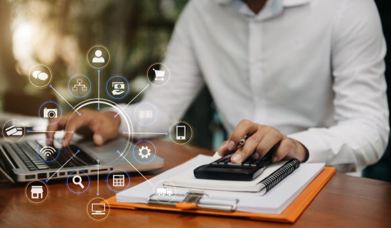 Fintech deve pagar danos morais por cobrança indevida na conta digital do cliente