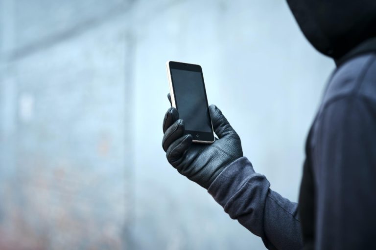 Banco falha após ser informado do roubo do celular e não impedir pix na conta do cliente