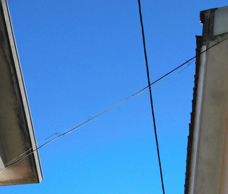 Homem que sofreu choque elétrico na varanda de apartamento tem indenização mantida em R$100 mil