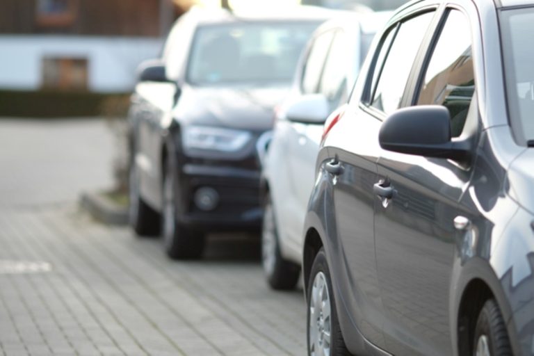 Projeto autoriza oficiais de justiça em serviço a estacionar veículo em qualquer local