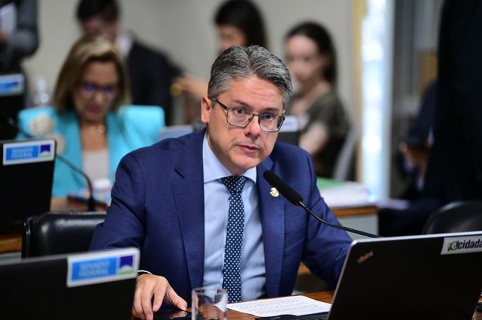 senador alessandro vieira