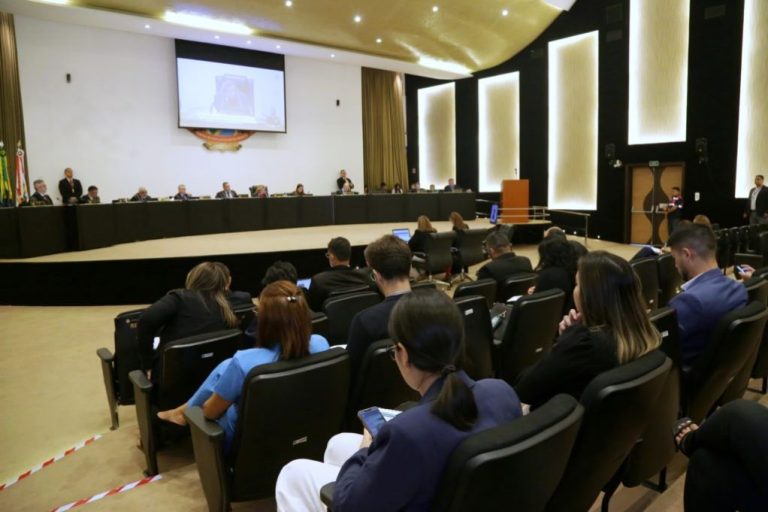 TCE-AM reprova contas da Câmara de Uarini e aplica multa de R$ 50 mil à presidente do Legislativo