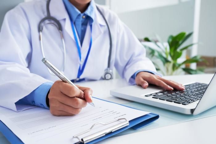 médico