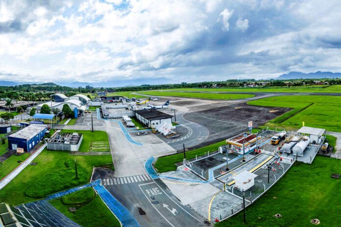 jca09_aeroporto-joinville-22121001-696x464