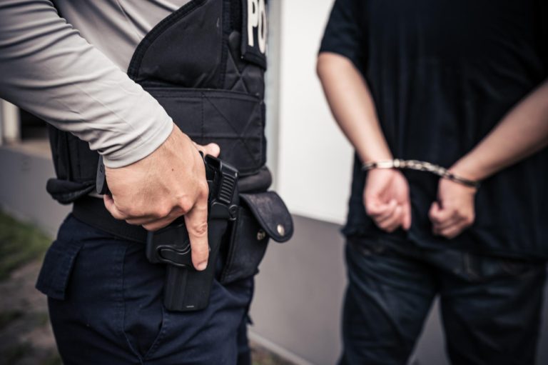 STJ mantém condenação de réu que usou colete falso da Polícia Civil em roubo no Amazonas