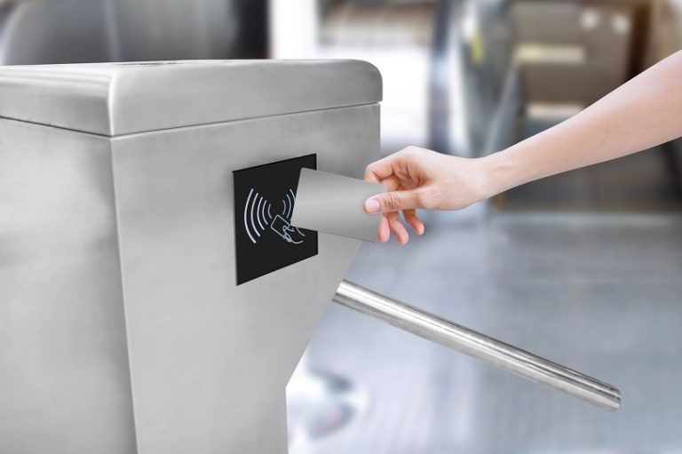 Empresa de celulose deve indenizar trabalhadora terceirizada impedida de ingressar em fábrica