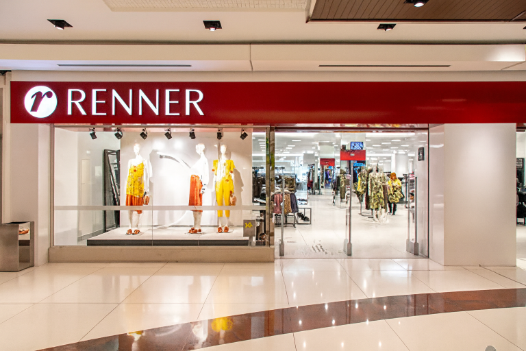 Loja de departamentos é multada por descumprir exigência para abertura em dias de descanso